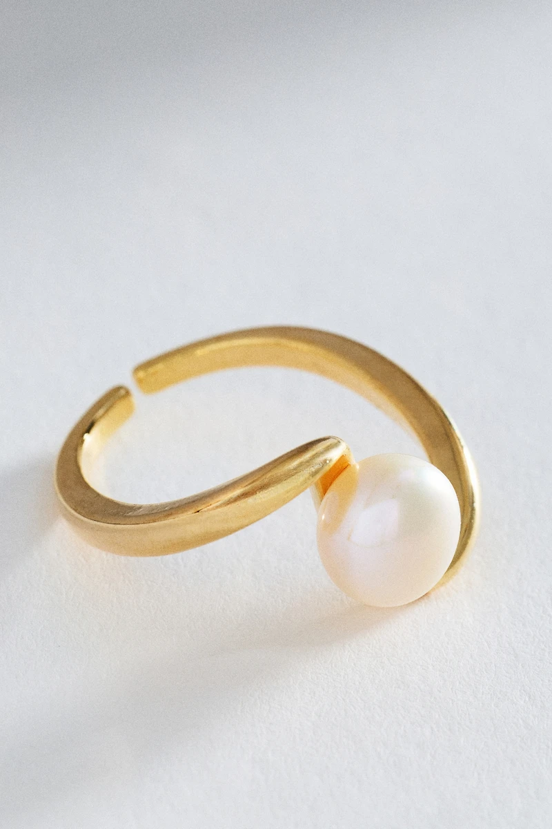 Delicate Pearl Ring