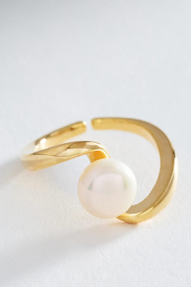 Delicate Pearl Ring