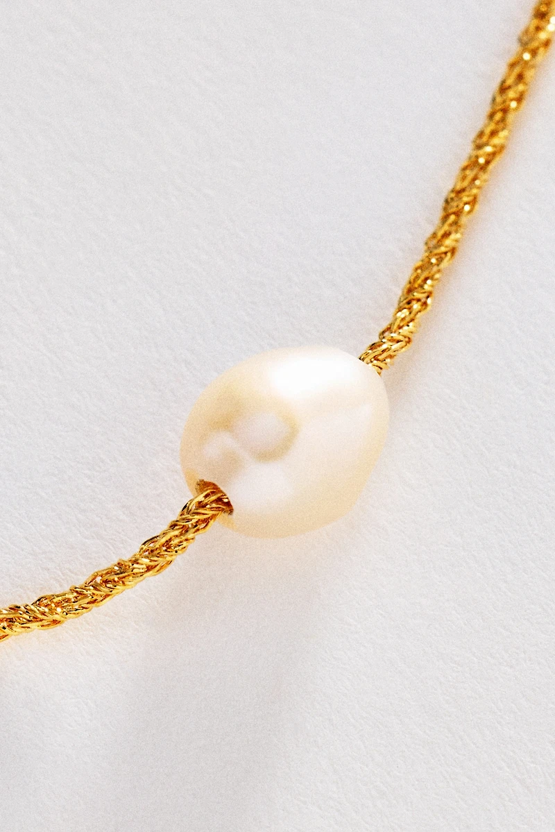 Delicate Pearl Pendant Necklace