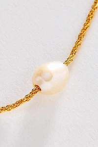 Delicate Pearl Pendant Necklace