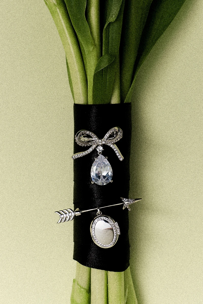 Nadri Ceremony Bow Lapel Pin