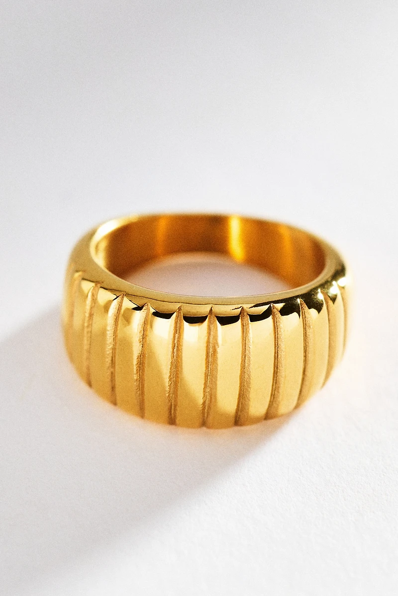 Water-Resistant Chunky Ribbed Ring
