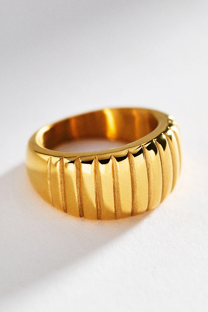 Water-Resistant Chunky Ribbed Ring
