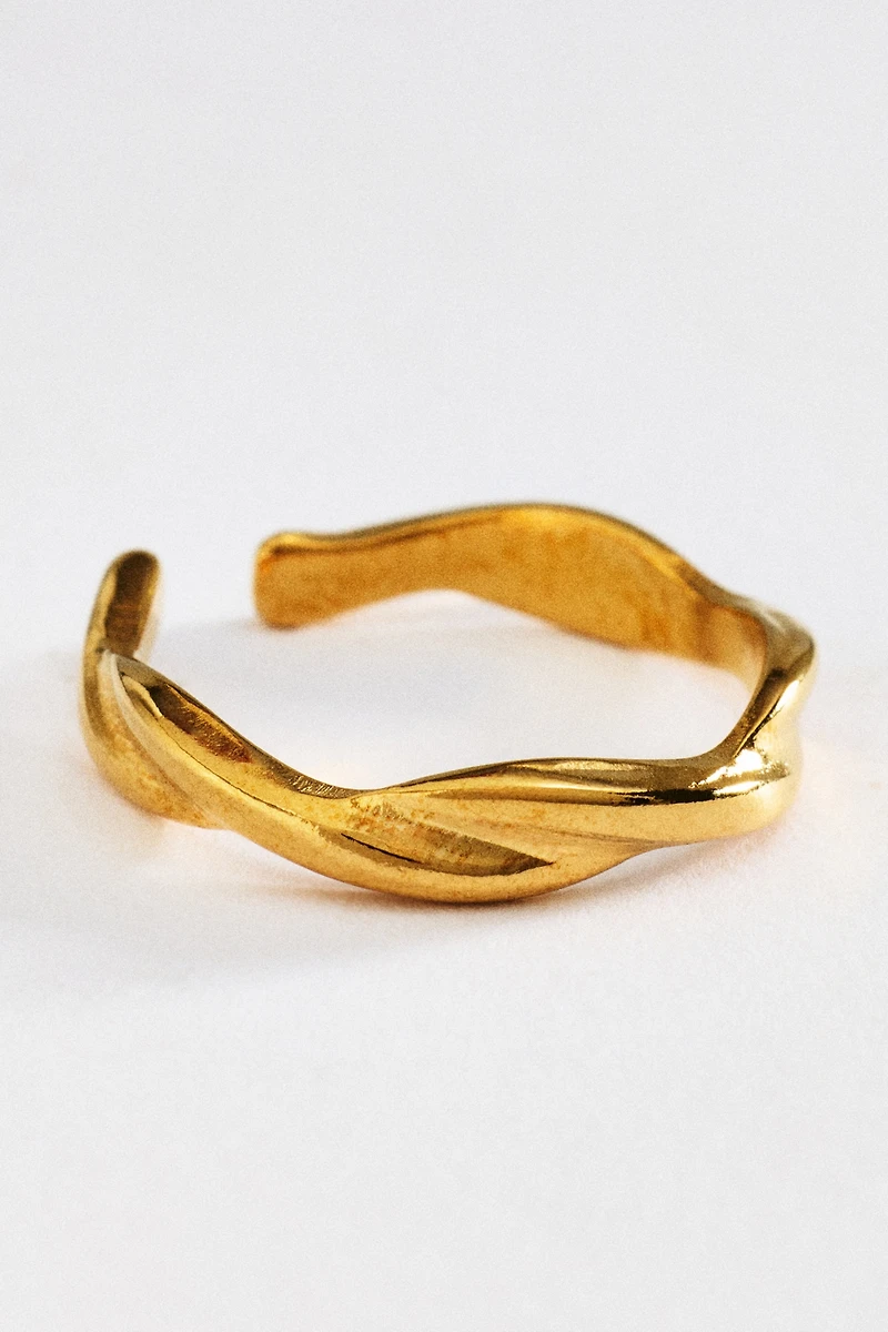 Twisted Water-Resistant Ring