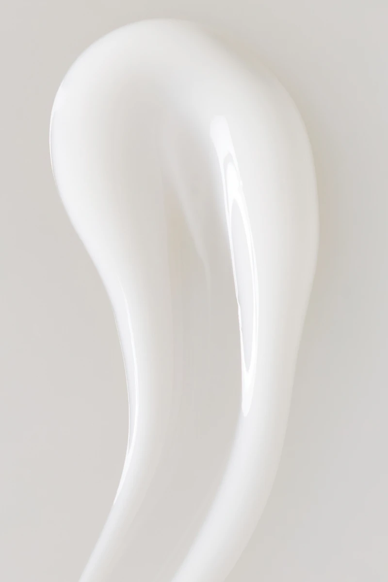L'Occitane Almond Milk Veil 