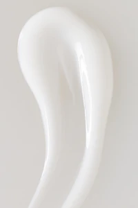 L'Occitane Almond Milk Veil 