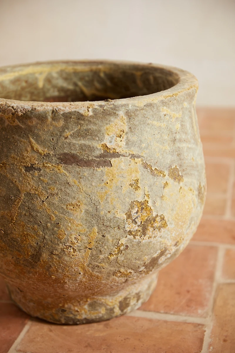Barnacle Footed Pot