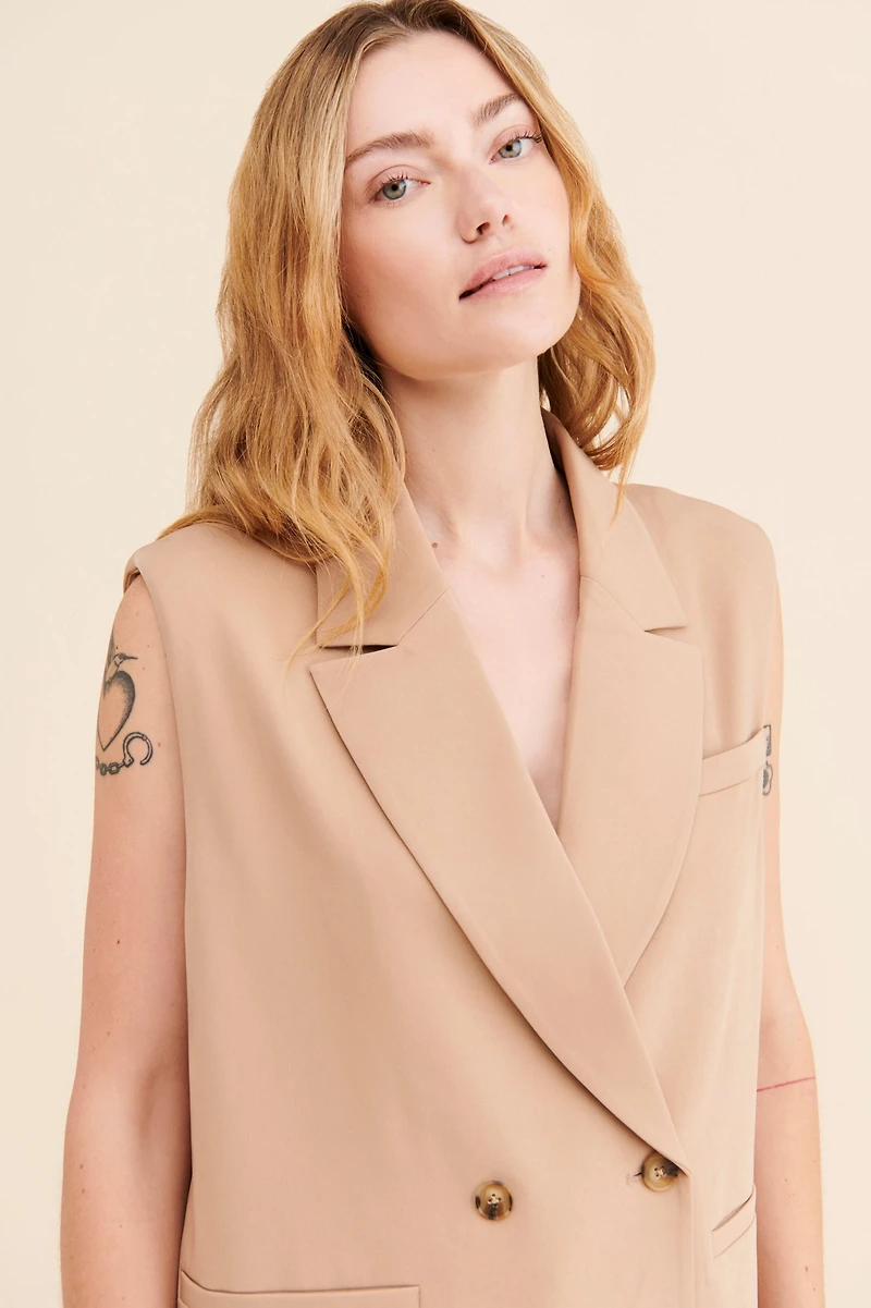 4th & Reckless Williams Sleeveless Oversized Blazer