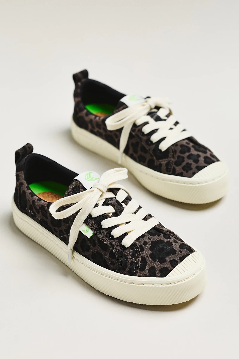 Cariuma OCA Low Sneakers
