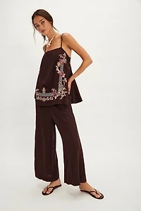 Sightseer Embroidered Linen Set