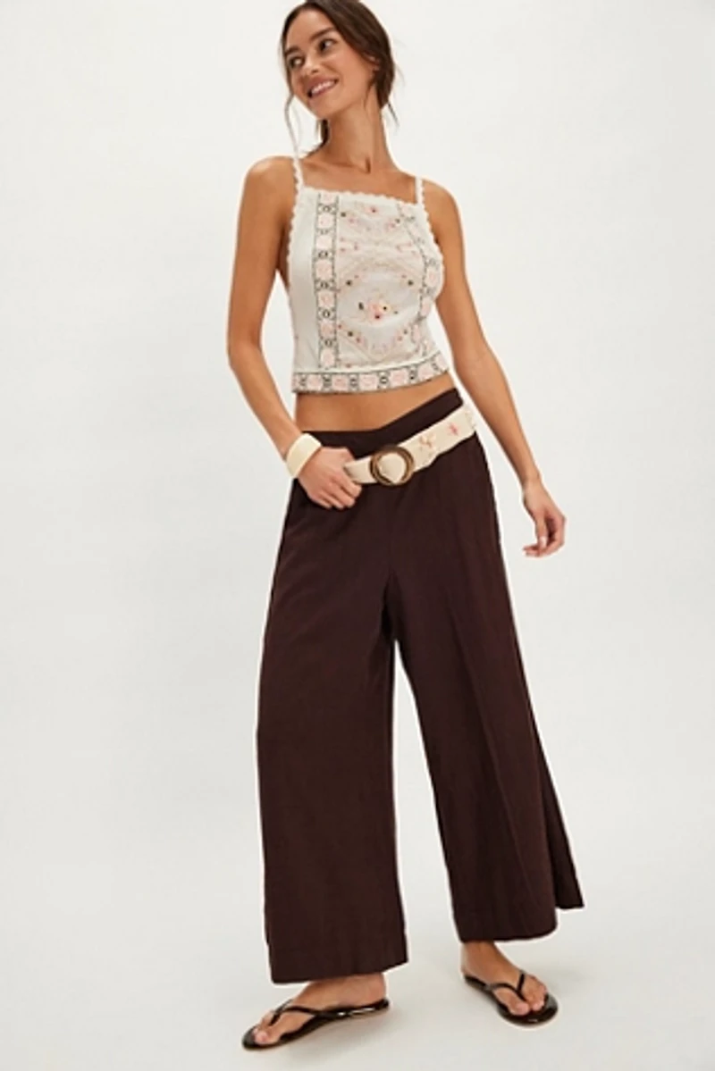 Sightseer Embroidered Linen Set