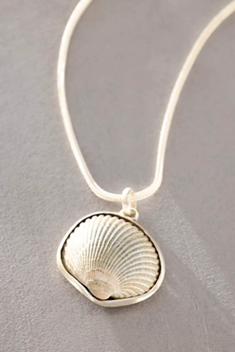 Dunton Ellerkamp Charcoal Shell Pendant Necklace