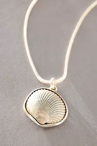 Dunton Ellerkamp Charcoal Shell Pendant Necklace