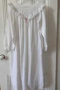 Lace and Ruffled Romantic Night Dress with Embroidery and Ribbon Selected by KA.TL.AK