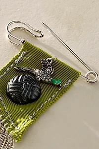 Dutchess Fringe Brooch