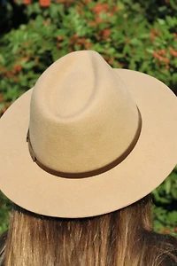 Sambboho Lola  Hat