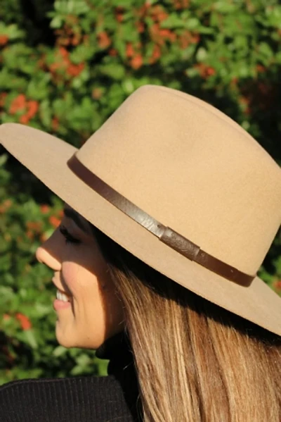 Sambboho Lola  Hat