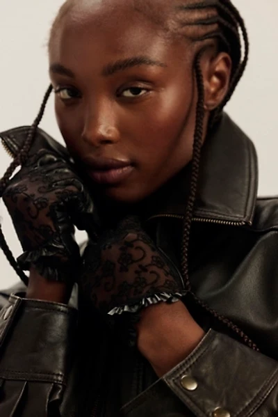 Gigi Lace Ruffle Gloves