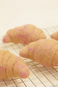 MODERNBEAST Wool Croissant