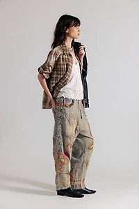 Magnolia Pearl Floral Embroidered Jeans