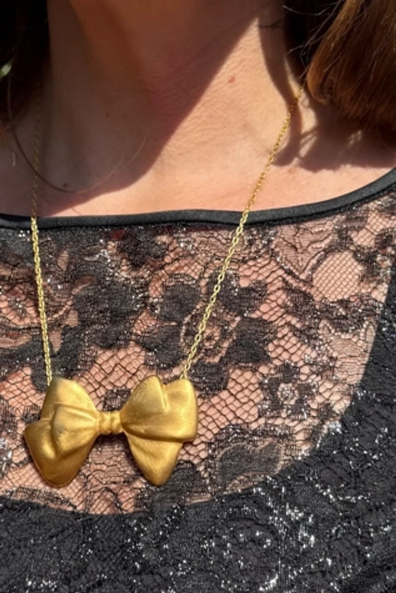 1990s Matte Gold Bow Pendant Necklace Selected by Personal Choice