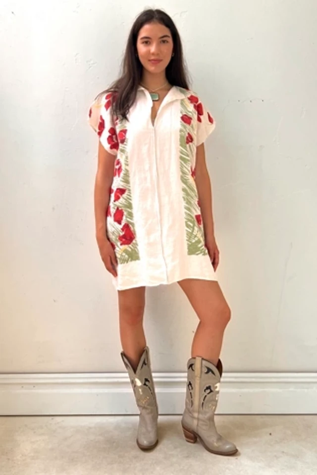 vintage smock dress Cotton woven embroidered inspired child. Apolina Elevate your seasonal style with this versatile dress that embodies relaxed elegance and timeless charm. Follow The Sun Artist Smock