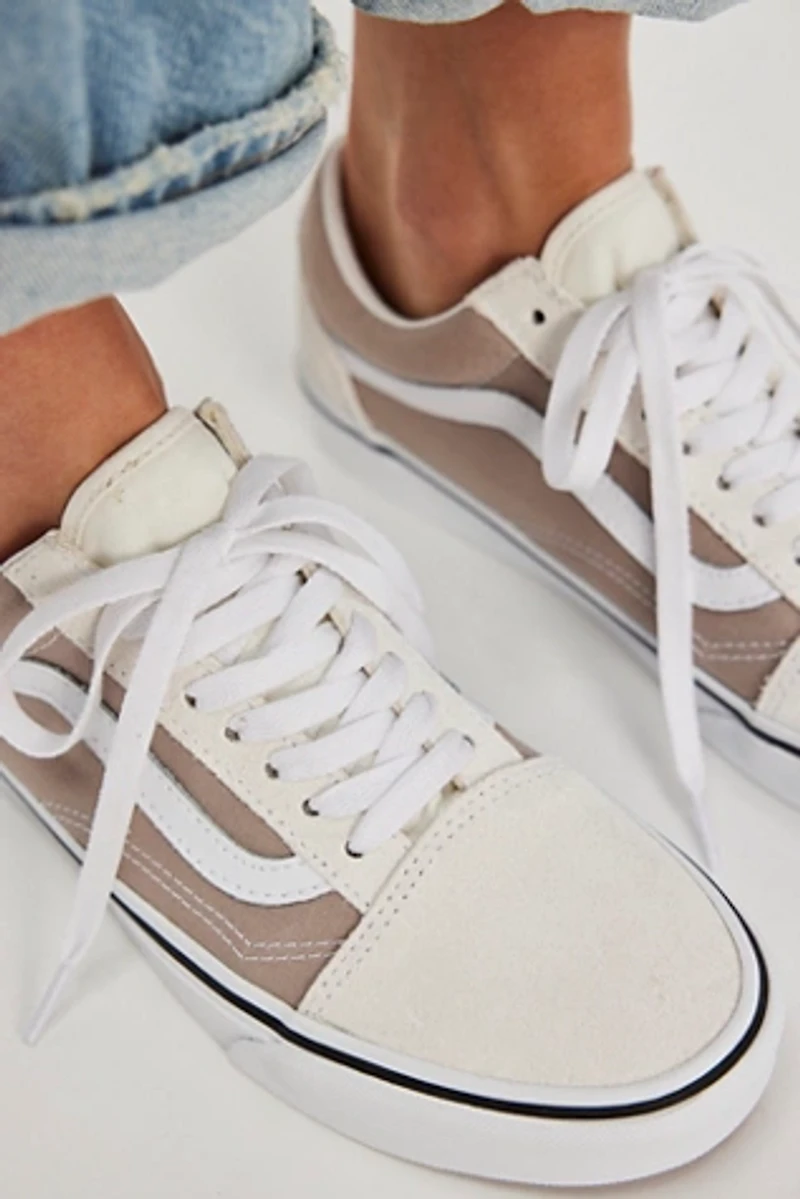 UA Old Skool Sneakers