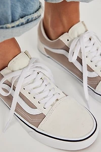UA Old Skool Sneakers