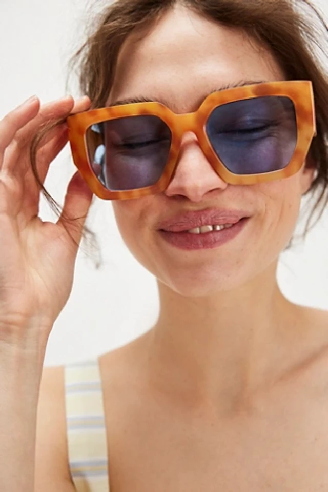 Free People Bel Air Oversized Square Sunglasses | Pacific City display picture 1