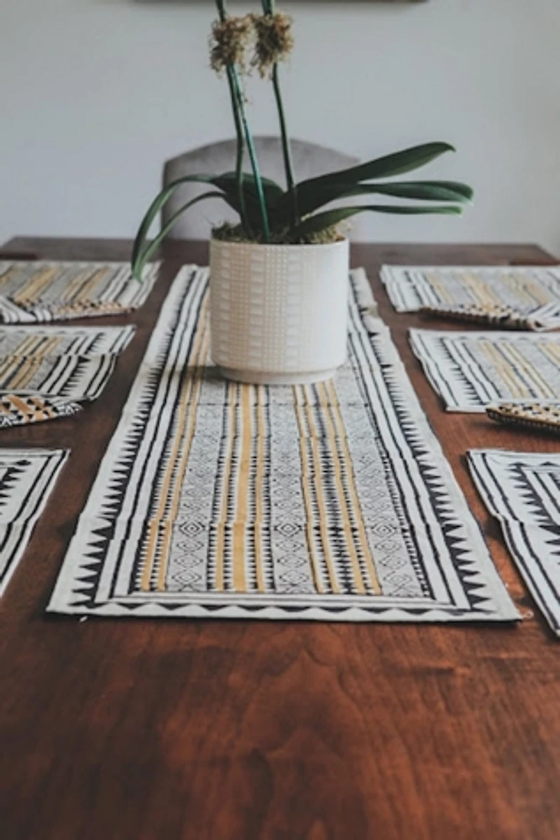 Be Deva Table Set Geometric