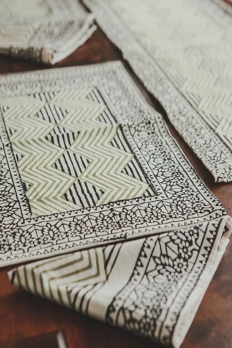 Be Deva Table Set in Zig Zag