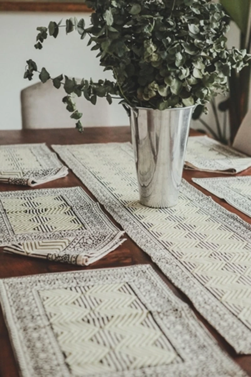 Be Deva Table Set in Zig Zag