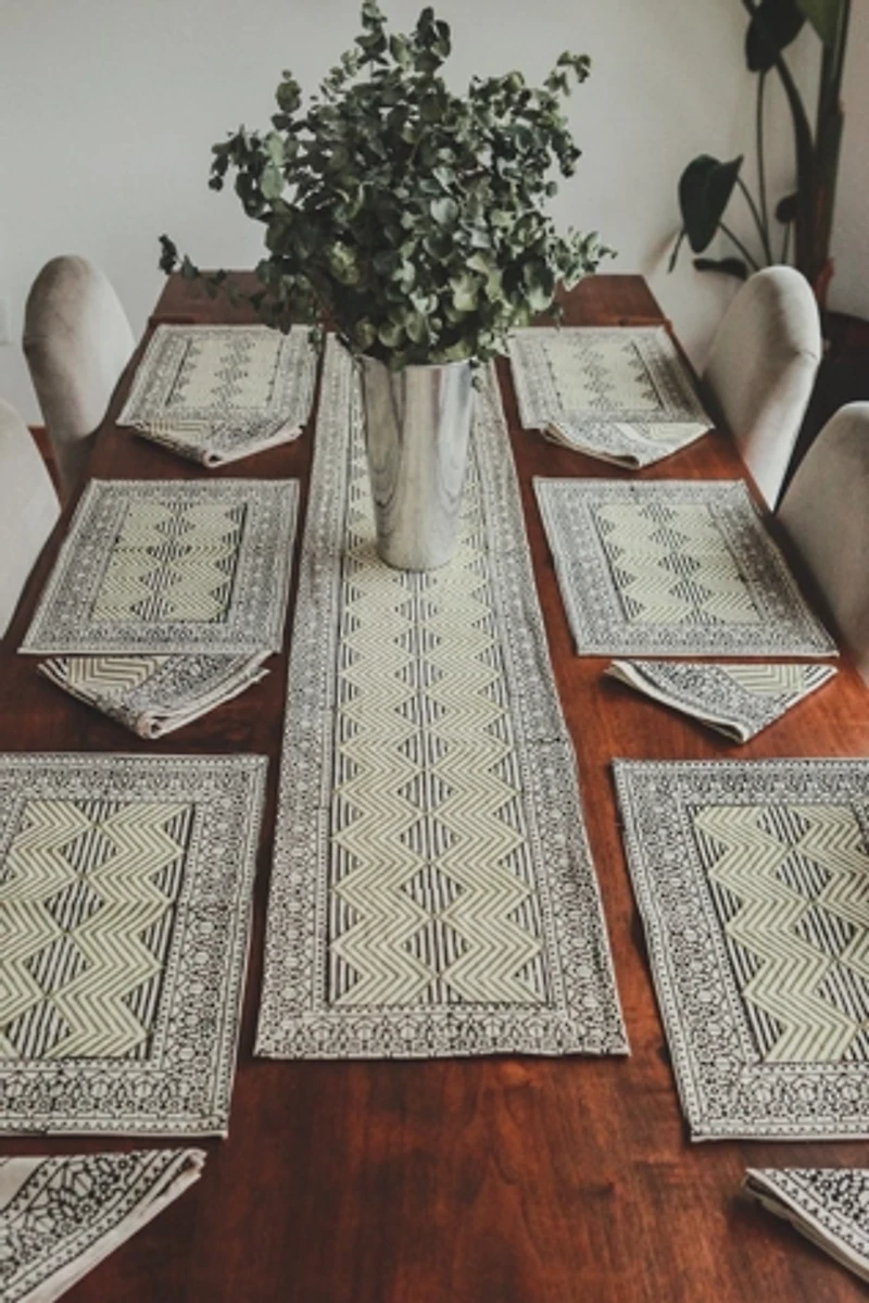 Be Deva Table Set in Zig Zag