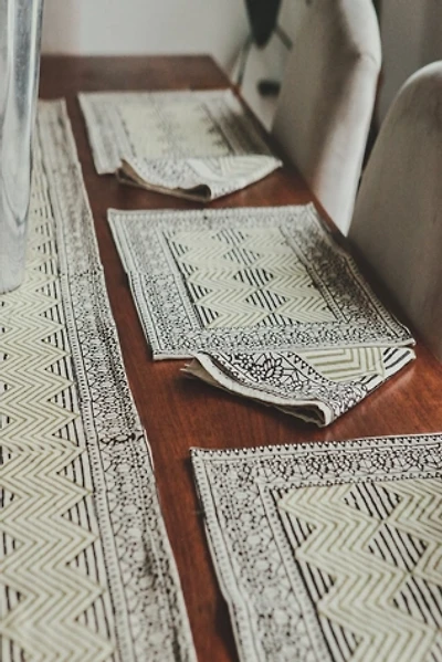 Be Deva Table Set in Zig Zag