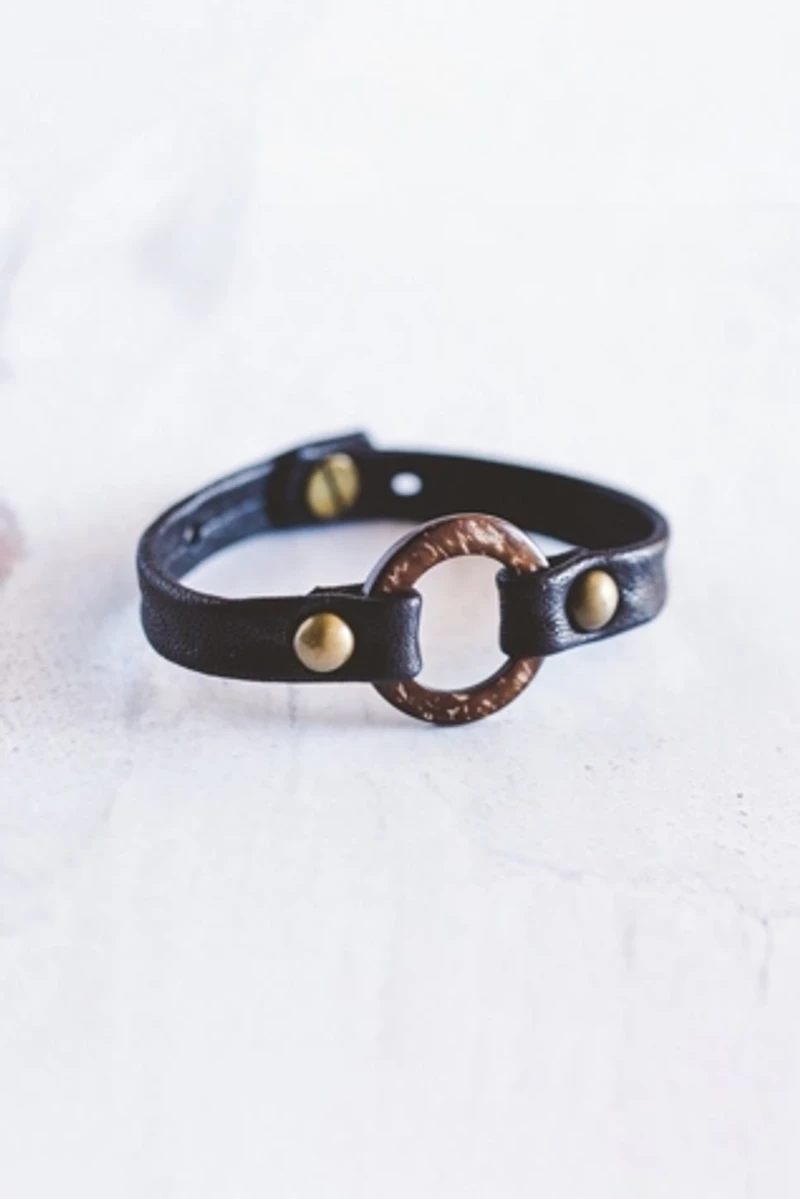 Giving Bracelets Circle Of Love Leather Bracelet