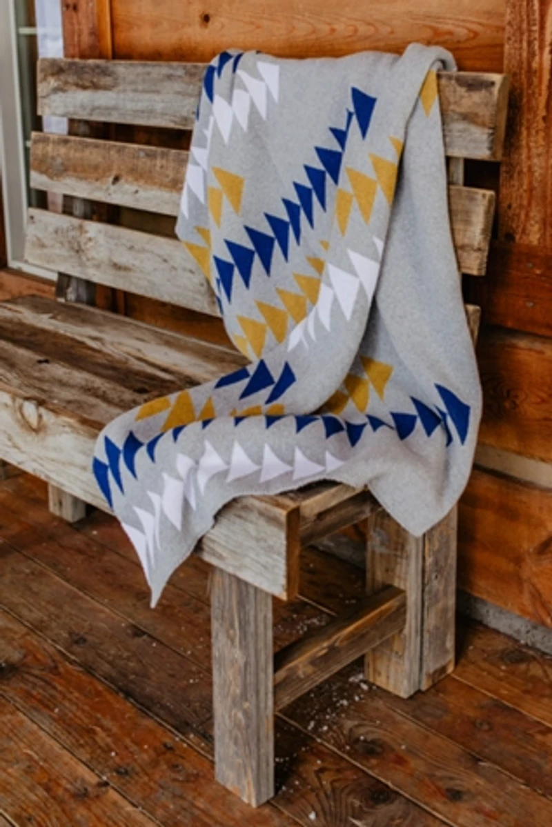 Seek & Swoon Adventure Throw Blanket