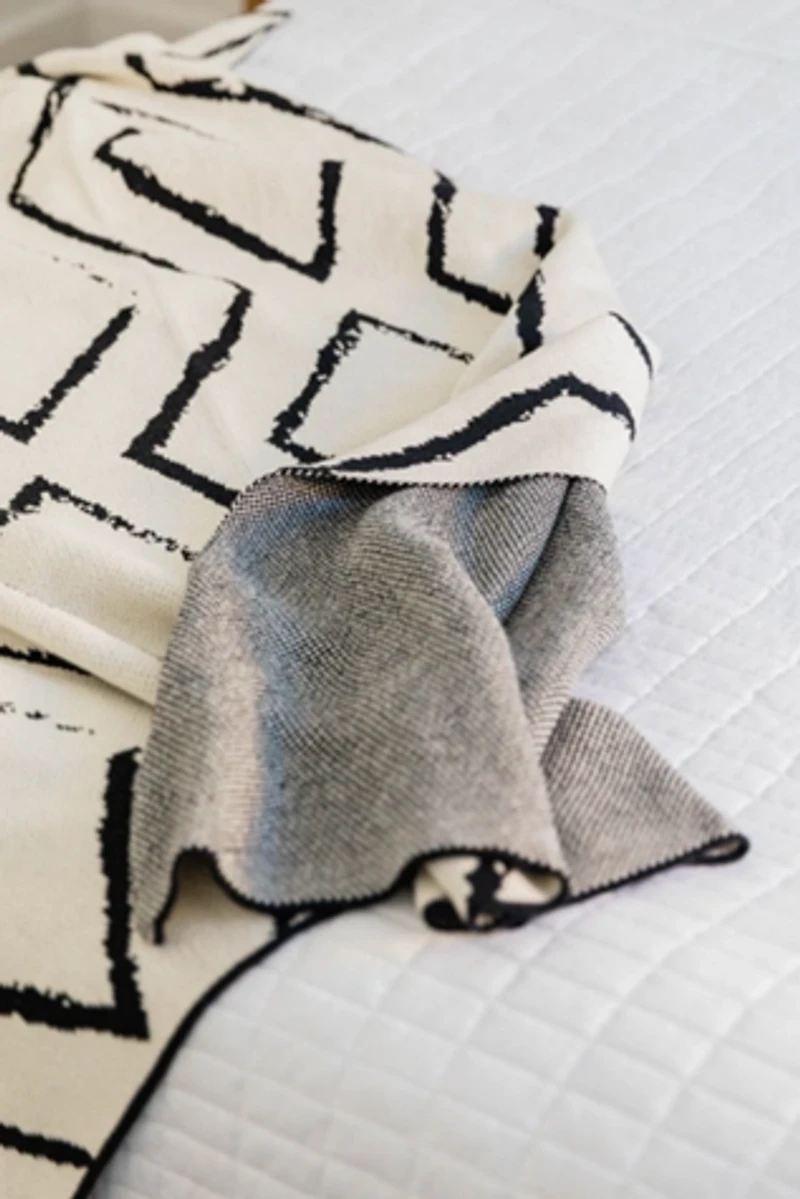 Seek & Swoon Anywhere Throw Blanket