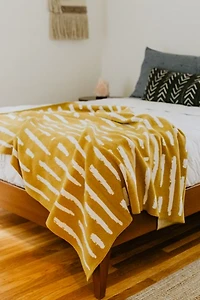 Seek & Swoon Diana Throw Blanket