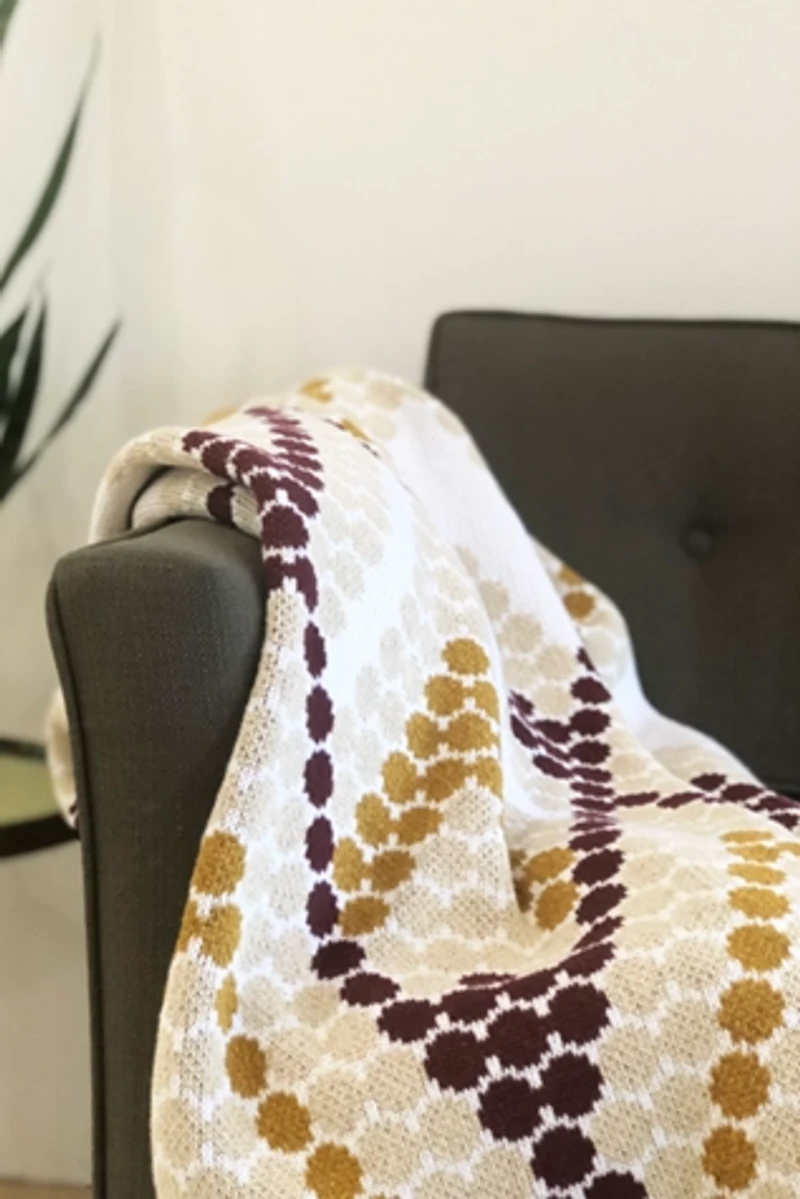Seek & Swoon Kaland Throw Blanket