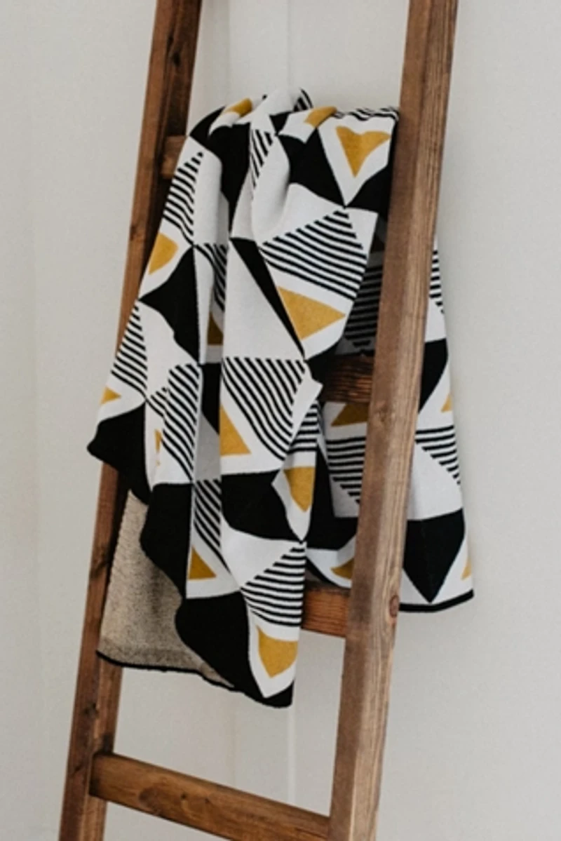 Seek & Swoon Envie Throw Blanket