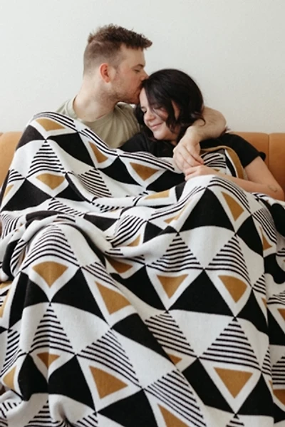 Seek & Swoon Envie Throw Blanket