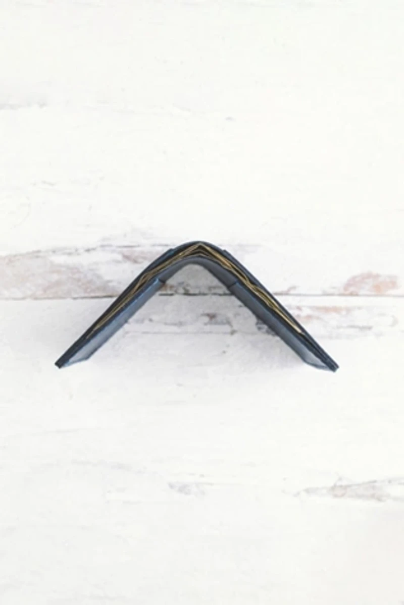 Giving Bracelets Leather Bifold Wave Wallet