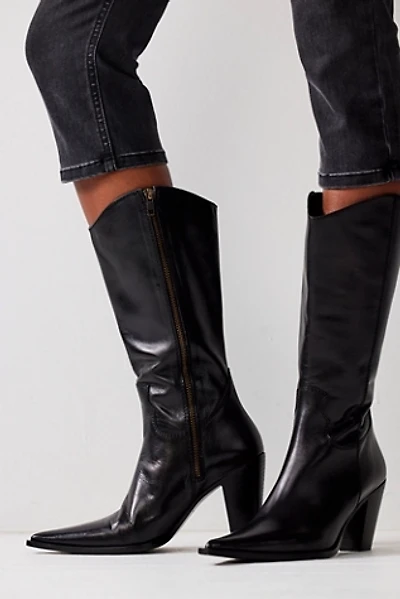 Copenhagen Pointed Boots