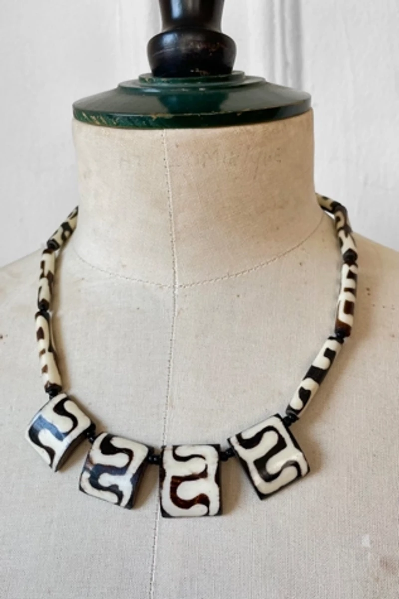 Graphic 80s Bib Necklace Selected by MARMALADE