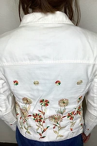 1970s Floral Embroidered White Cropped Jacket Selected by Cherry