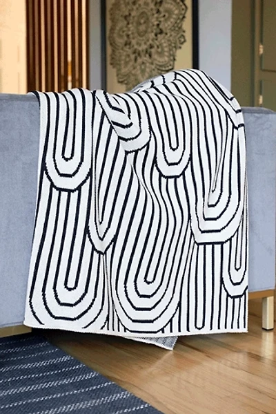 Seek & Swoon Bend Throw Blanket