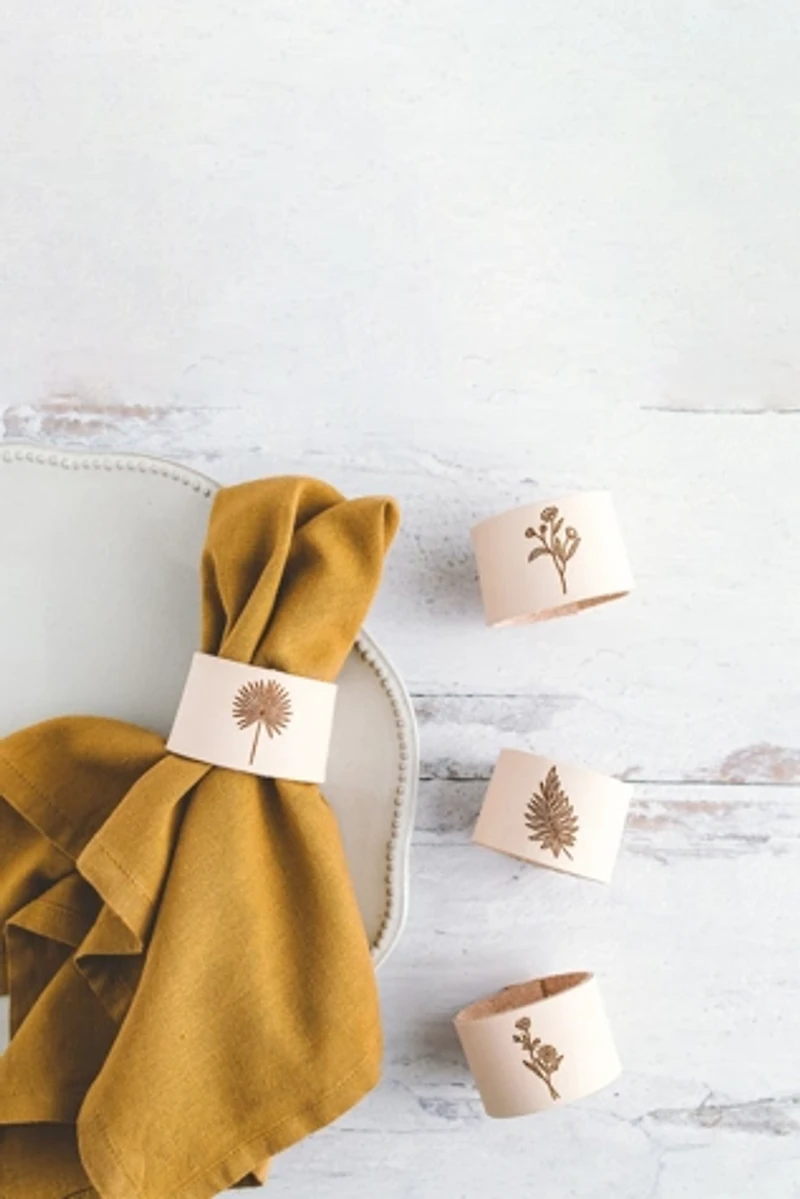 Giving Bracelets Leather Napkin Ring Wildflower Print Set