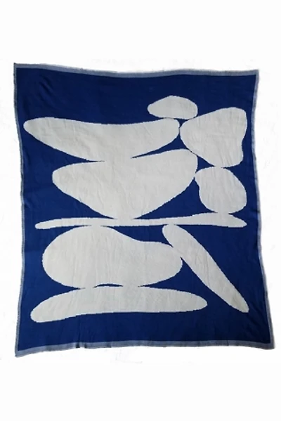 Claudia Pearson Ebb + Flow Blanket: Cairn Blue