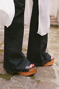 Front Row Wrap Clogs