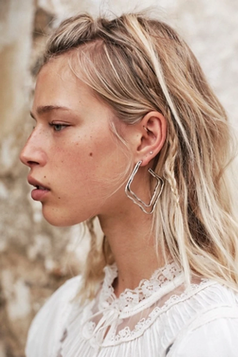 Shelby Square Hoops